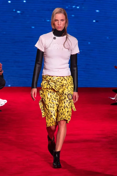 Look 50